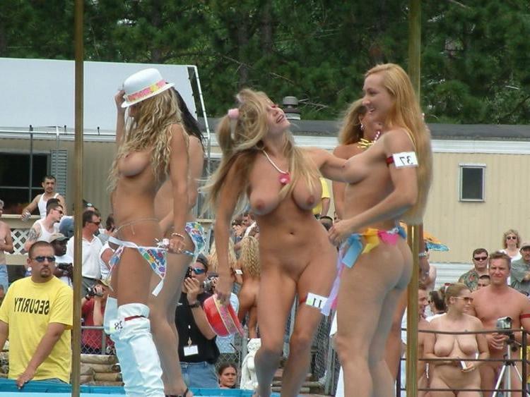 24P Groups of Nude Women 11