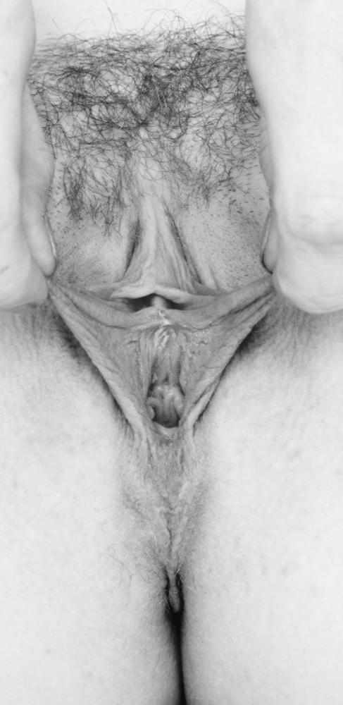 25P black and white