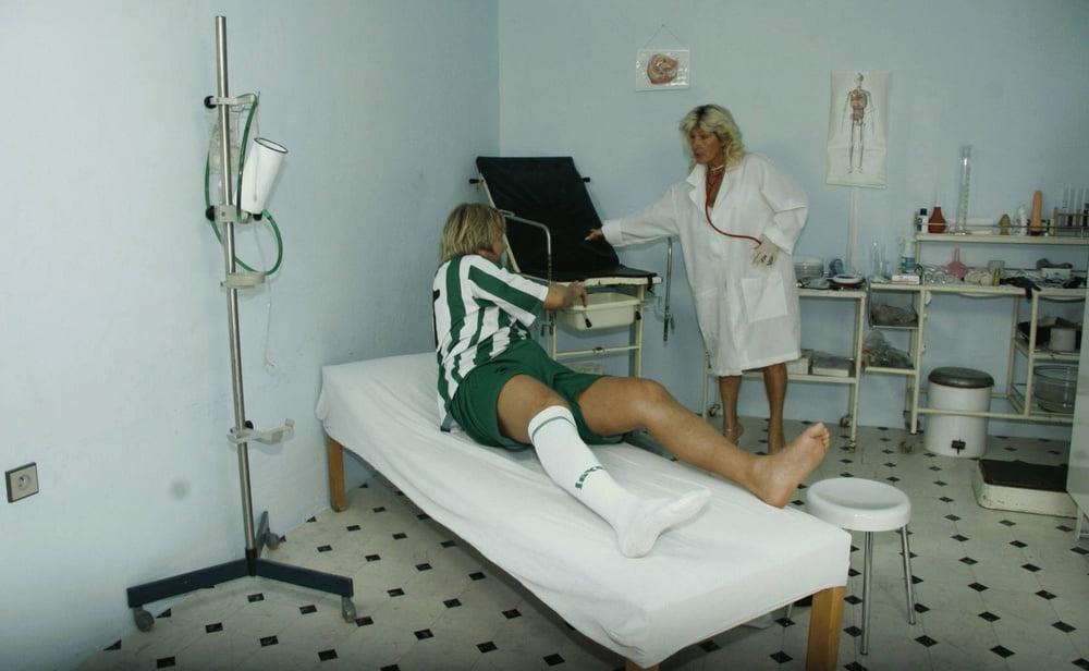 25P Older and hot 146 (Patient with nurse)