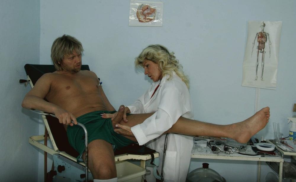 25P Older and hot 146 (Patient with nurse)