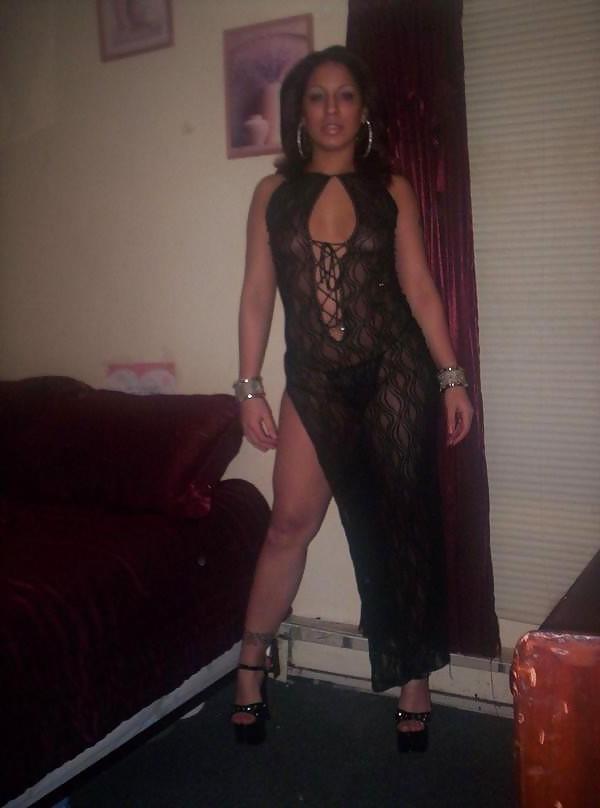 8P Sexy Latin Mami with an nice ass