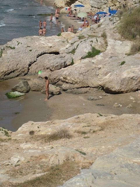 25P 0791 Nude beach scenery