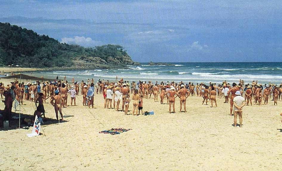 25P 0791 Nude beach scenery