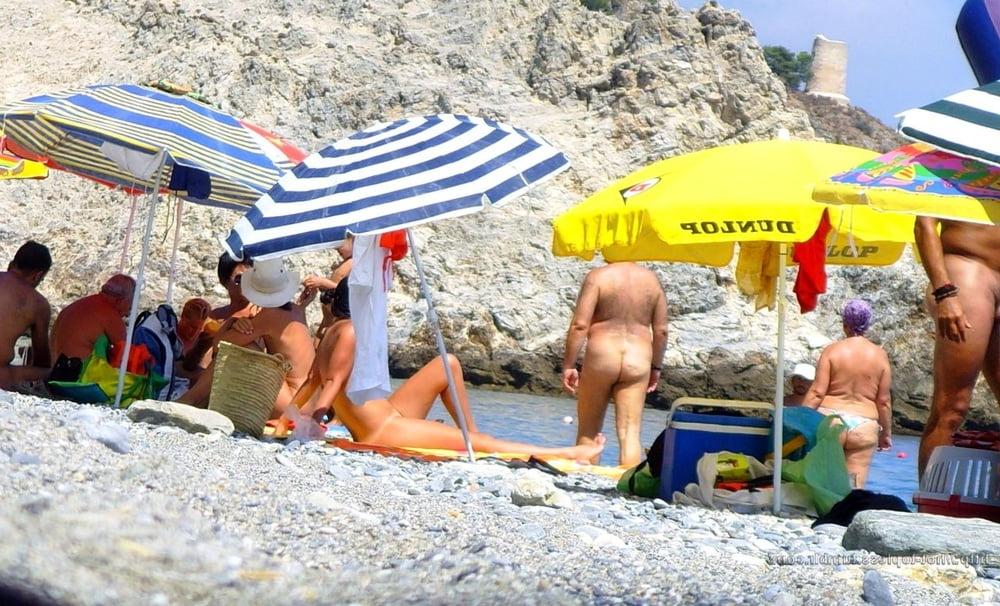 25P 0791 Nude beach scenery