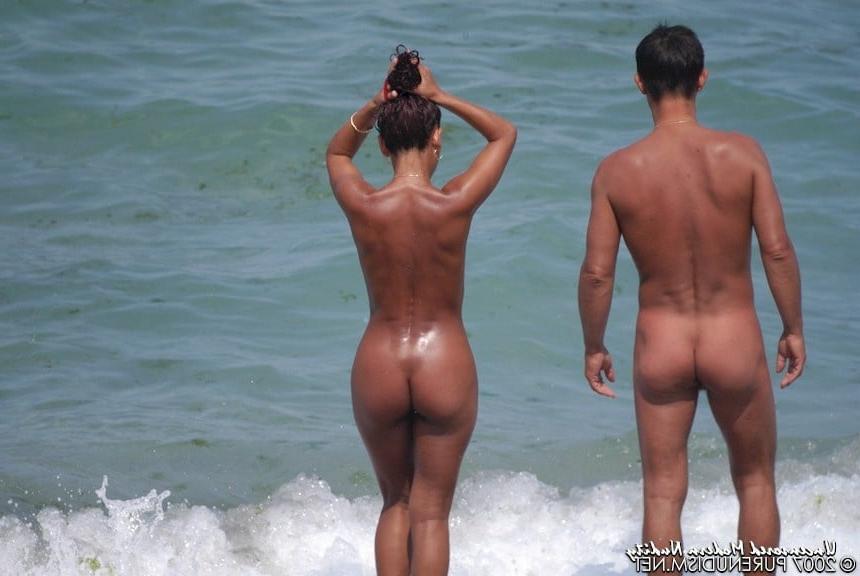 25P 0791 Nude beach scenery