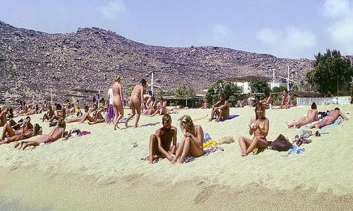 25P 0791 Nude beach scenery