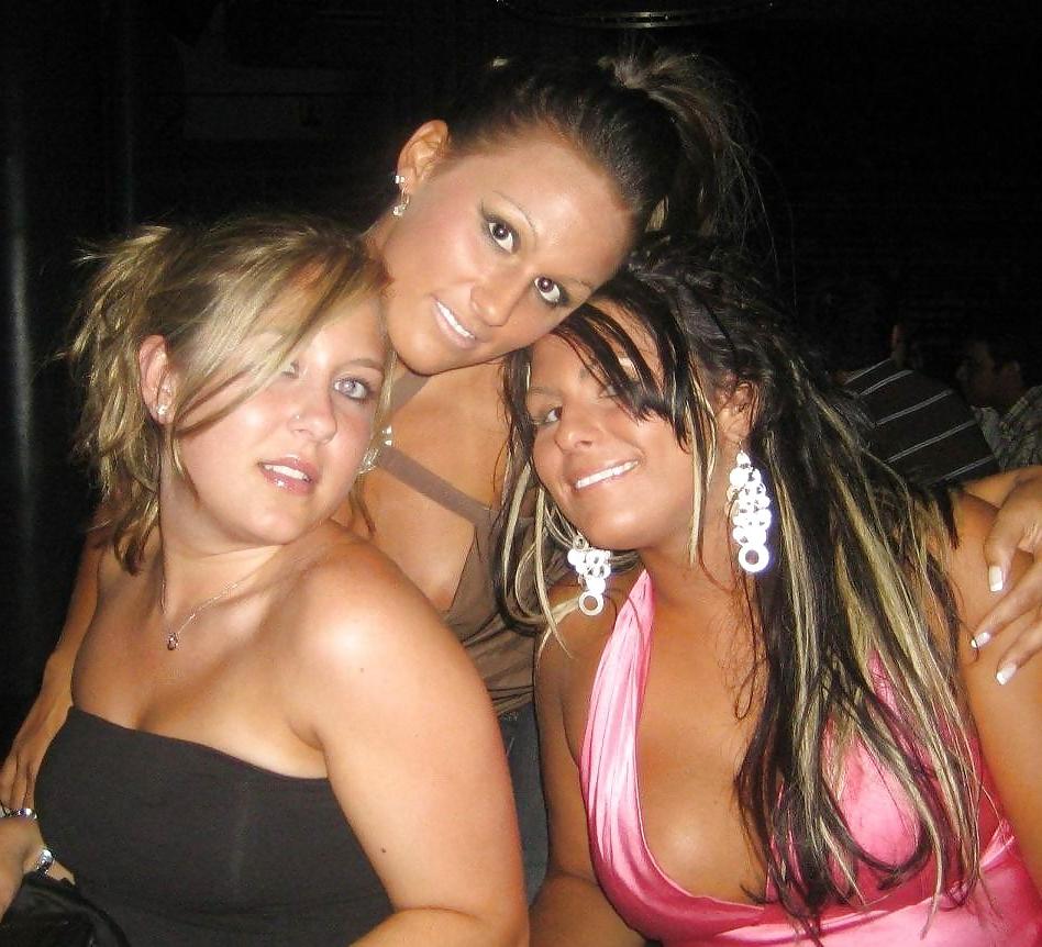 25P Group of girls Vote which one would get fucked first.