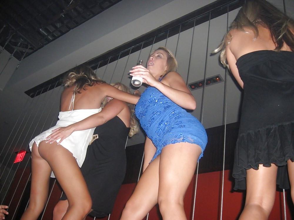 25P Group of girls Vote which one would get fucked first.