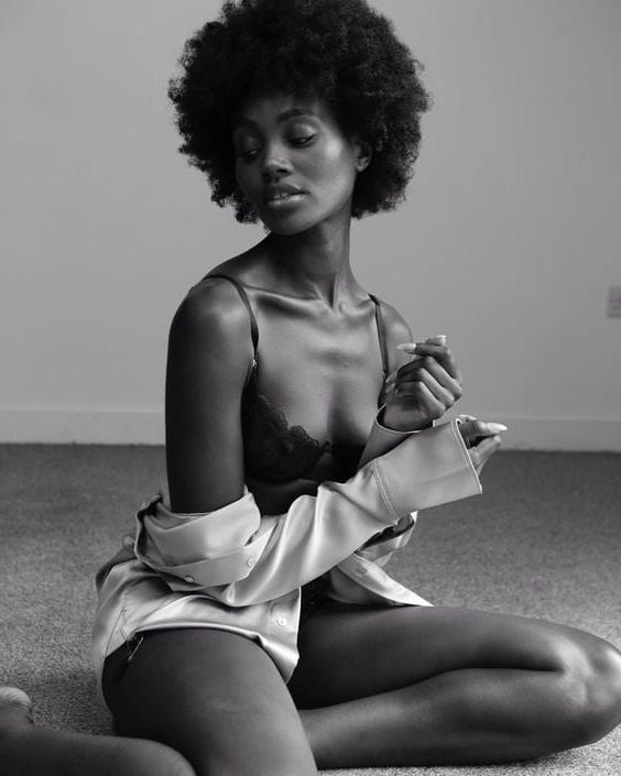 25P EBONY NO NUDE 44