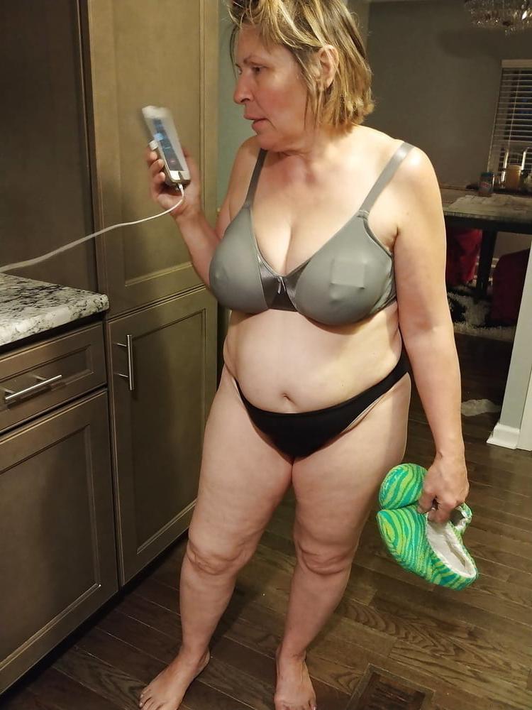 25P Nude housewives 1