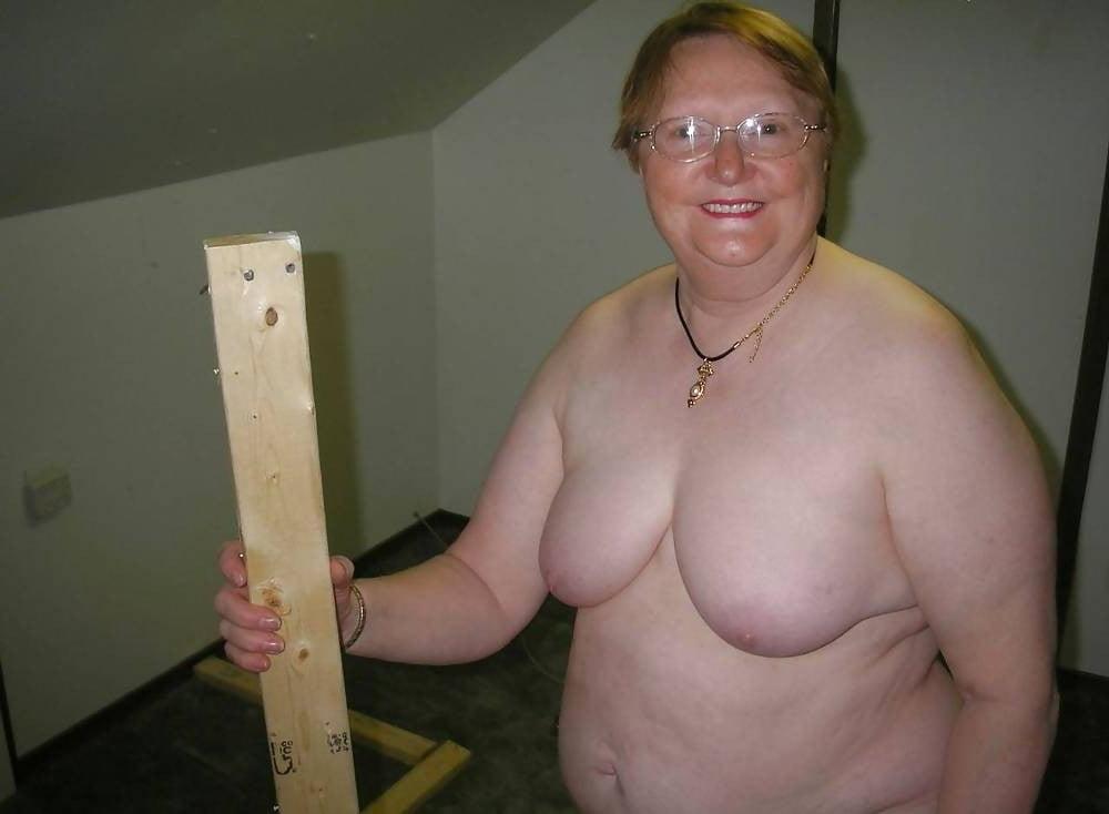 25P Older and hot 124 (Saggy tits)