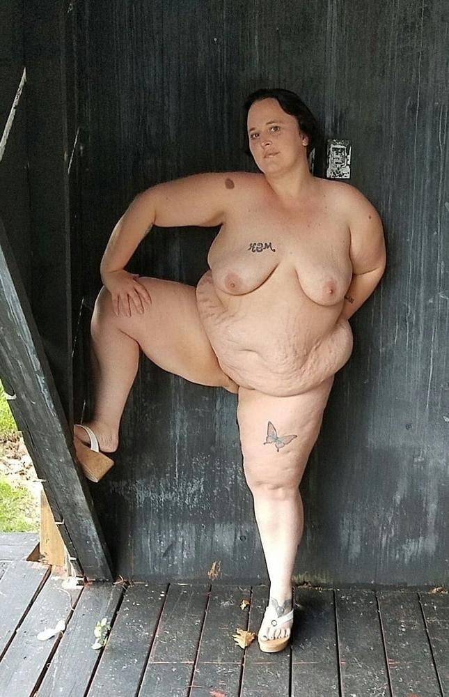 25P Older and hot 124 (Saggy tits)