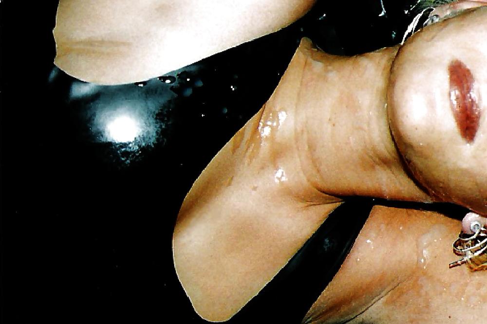 24P Ehestute barbara in latex III