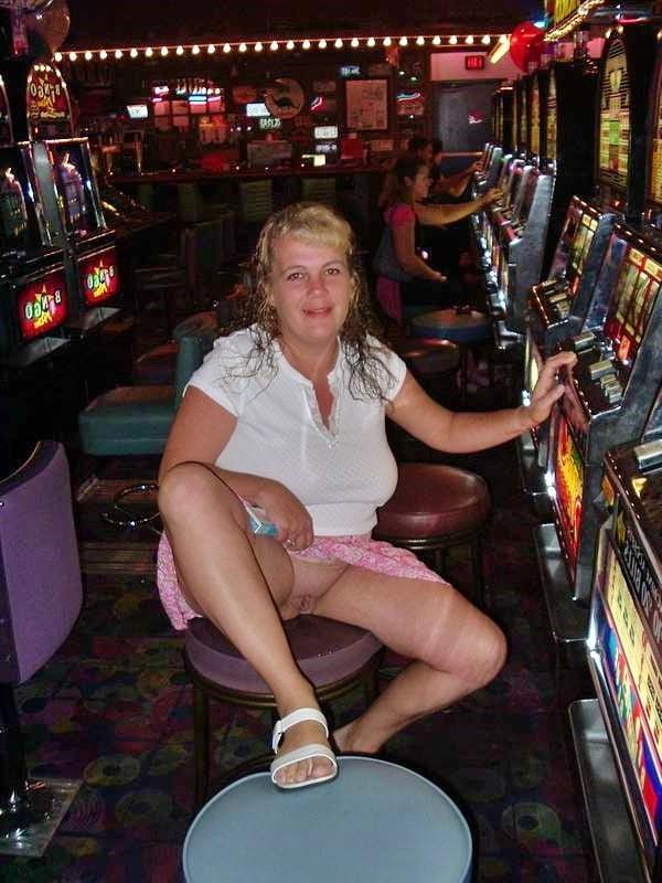 25P Sexy hot wives flashing in stores, clubs, private places 2