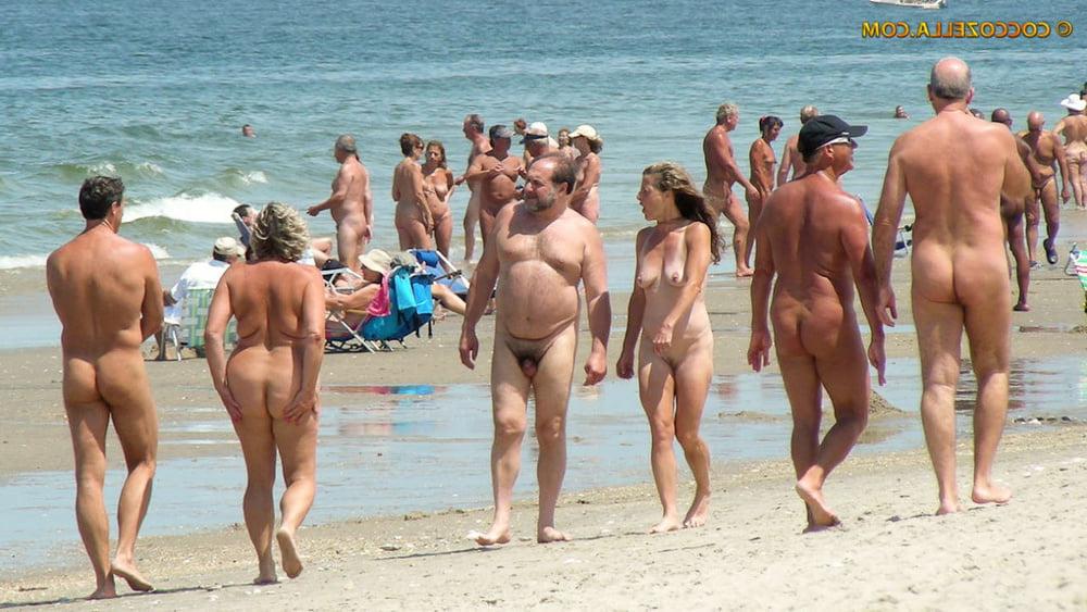 25P 0778 Various Nude Beach Couples