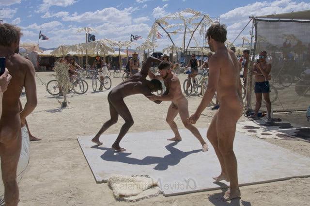 25P 0778 Various Nude Beach Couples