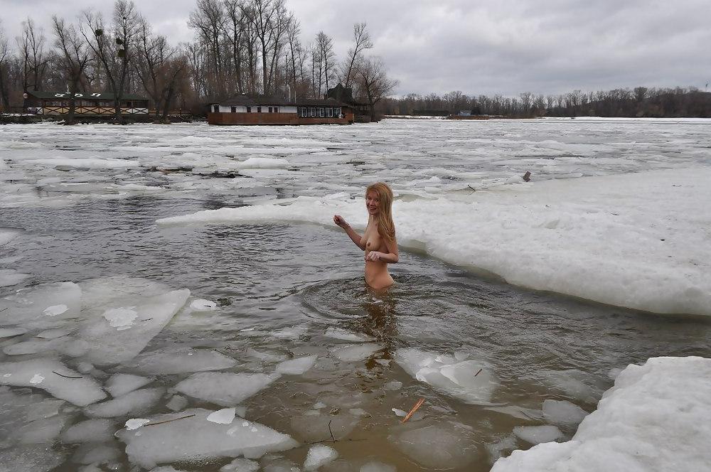 15P Ukrainian winter nudist group - INNUSKA 