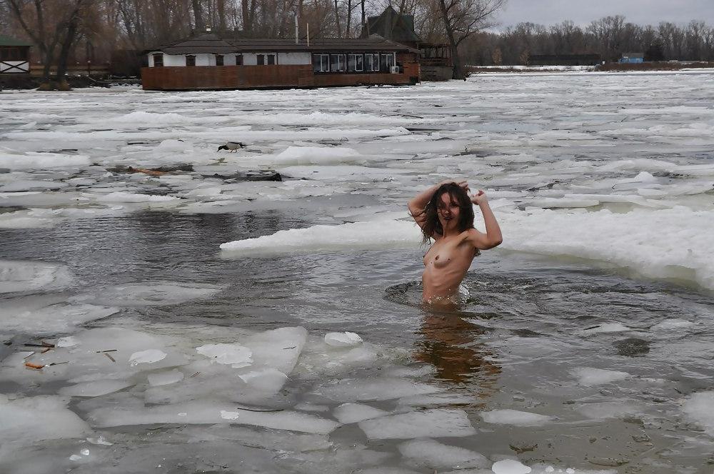 15P Ukrainian winter nudist group - INNUSKA 