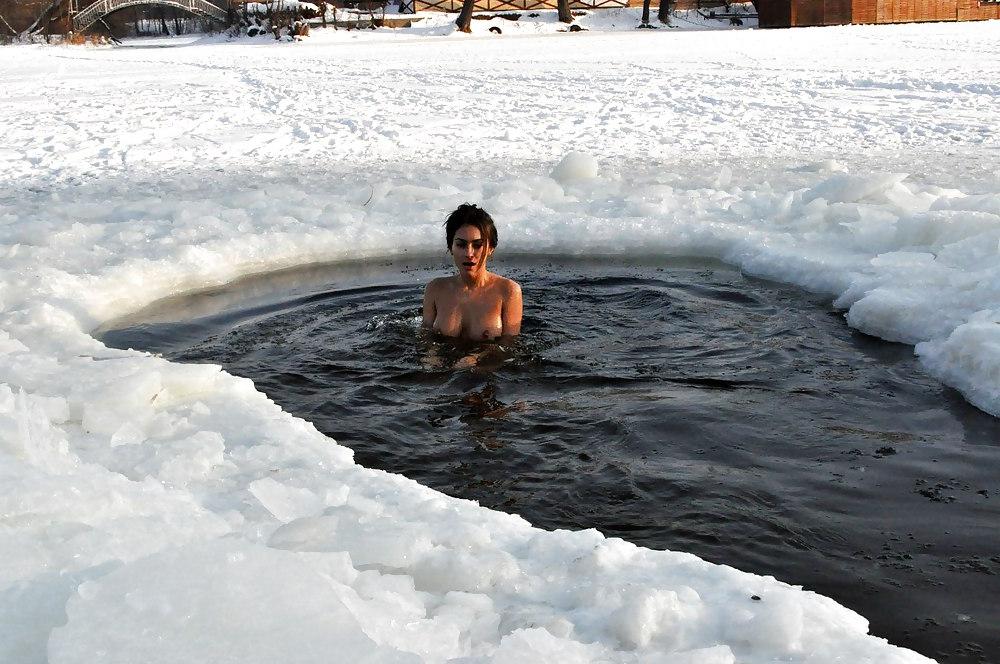 15P Ukrainian winter nudist group - INNUSKA 
