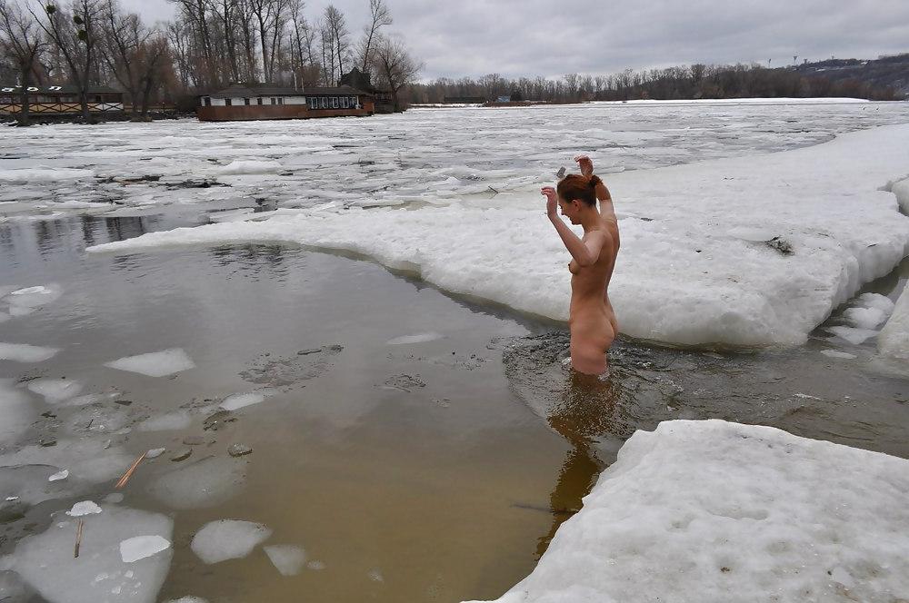 15P Ukrainian winter nudist group - INNUSKA 