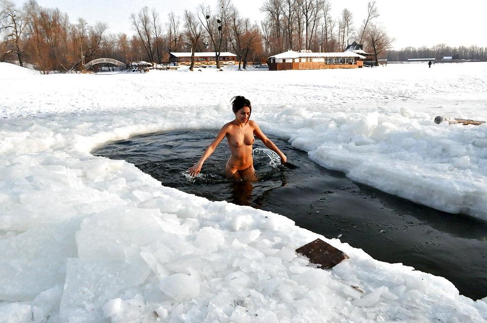 15P Ukrainian winter nudist group - INNUSKA 