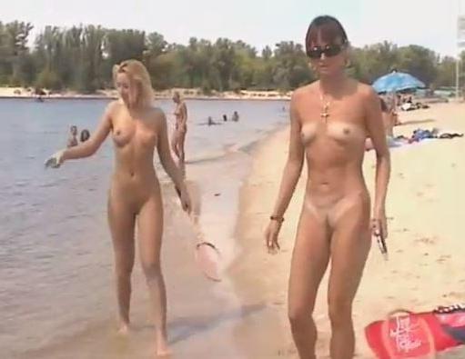 25P 0775 Very old nude beach photo.