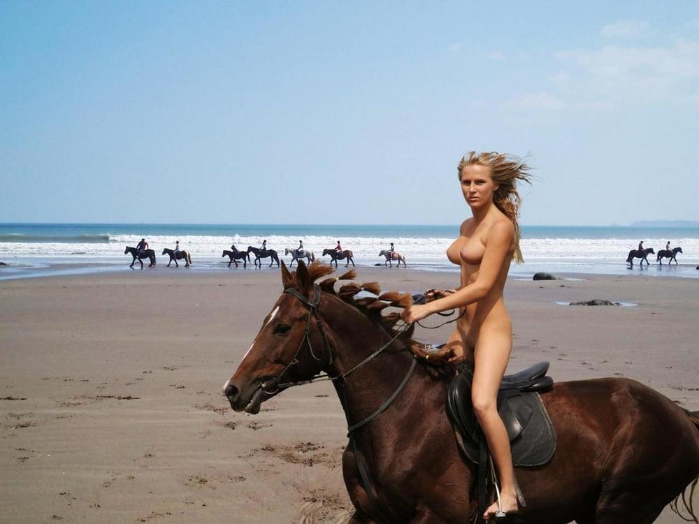 25P 0775 Very old nude beach photo.