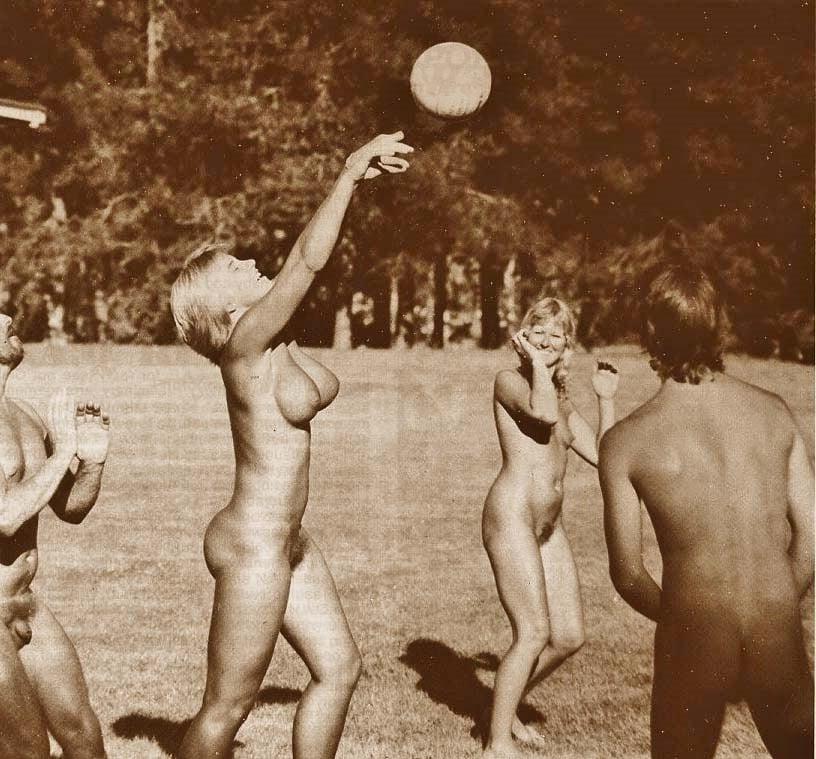 25P 0775 Very old nude beach photo.