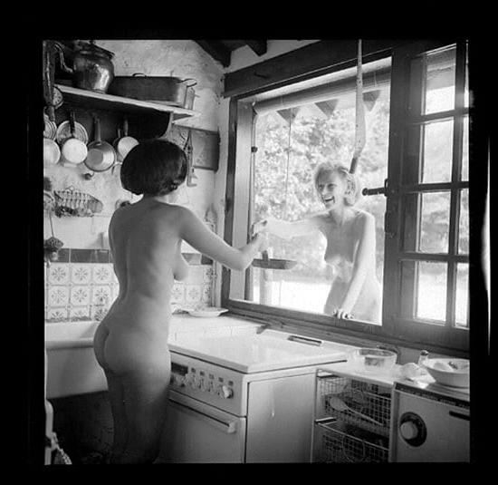 25P 0775 Very old nude beach photo.