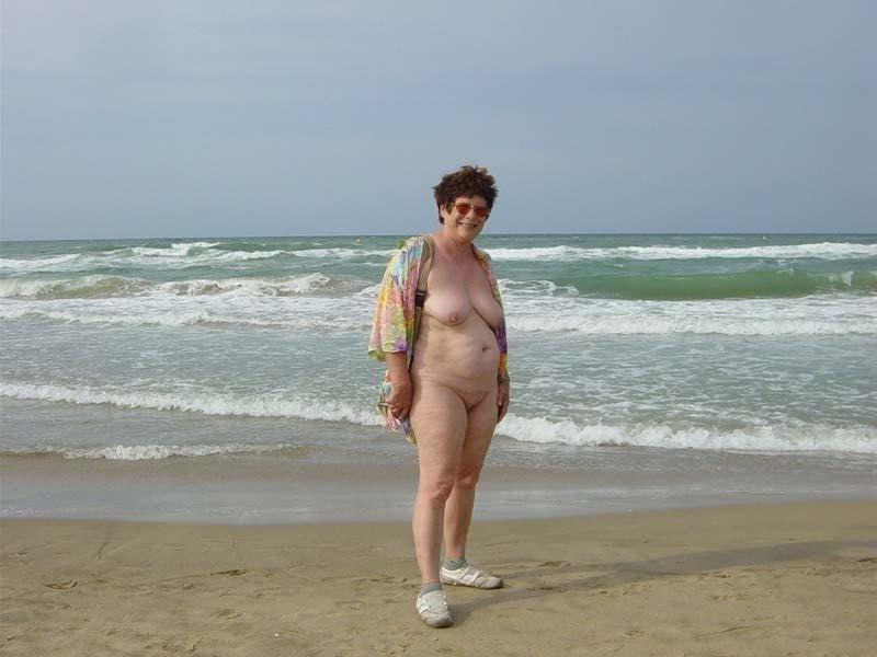 25P Nudist Campers and Beach Goers 7