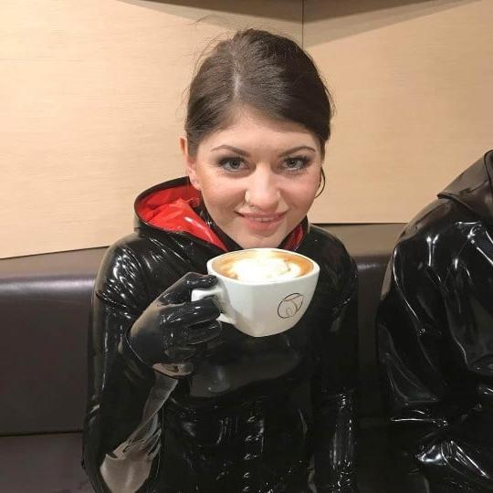 25P Drinking in latex  rubber or leather