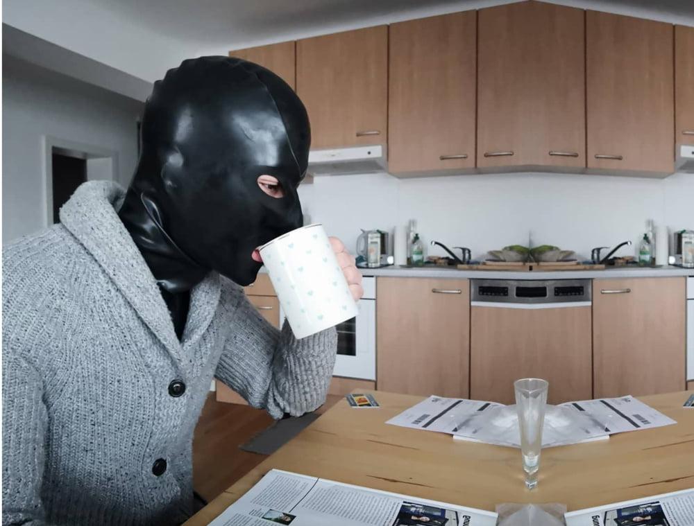 25P Drinking in latex  rubber or leather