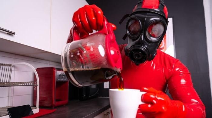 25P Drinking in latex  rubber or leather