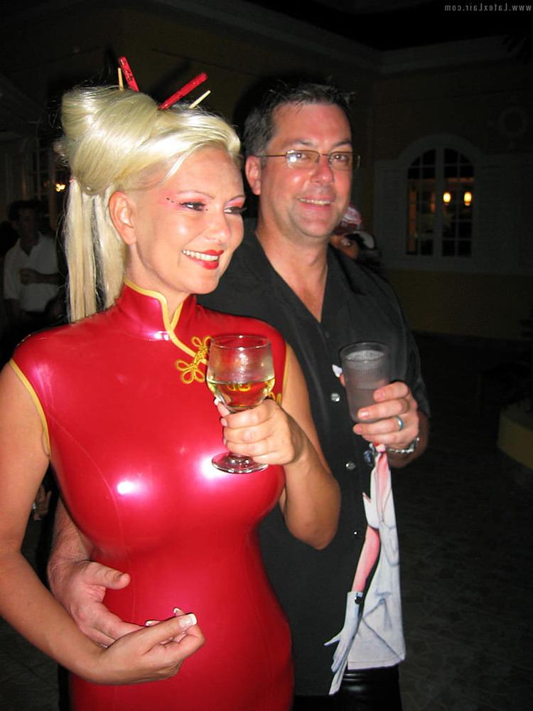 25P Drinking in latex  rubber or leather