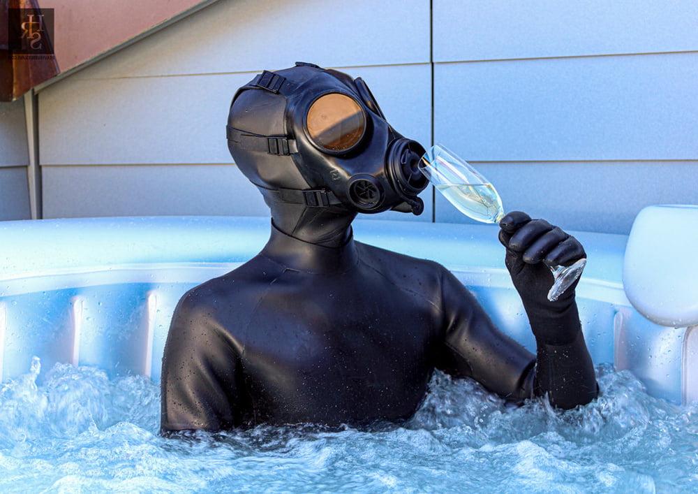 25P Drinking in latex  rubber or leather