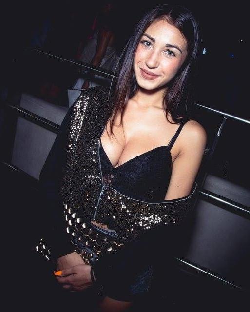20P Girls partying in club - Paris #94