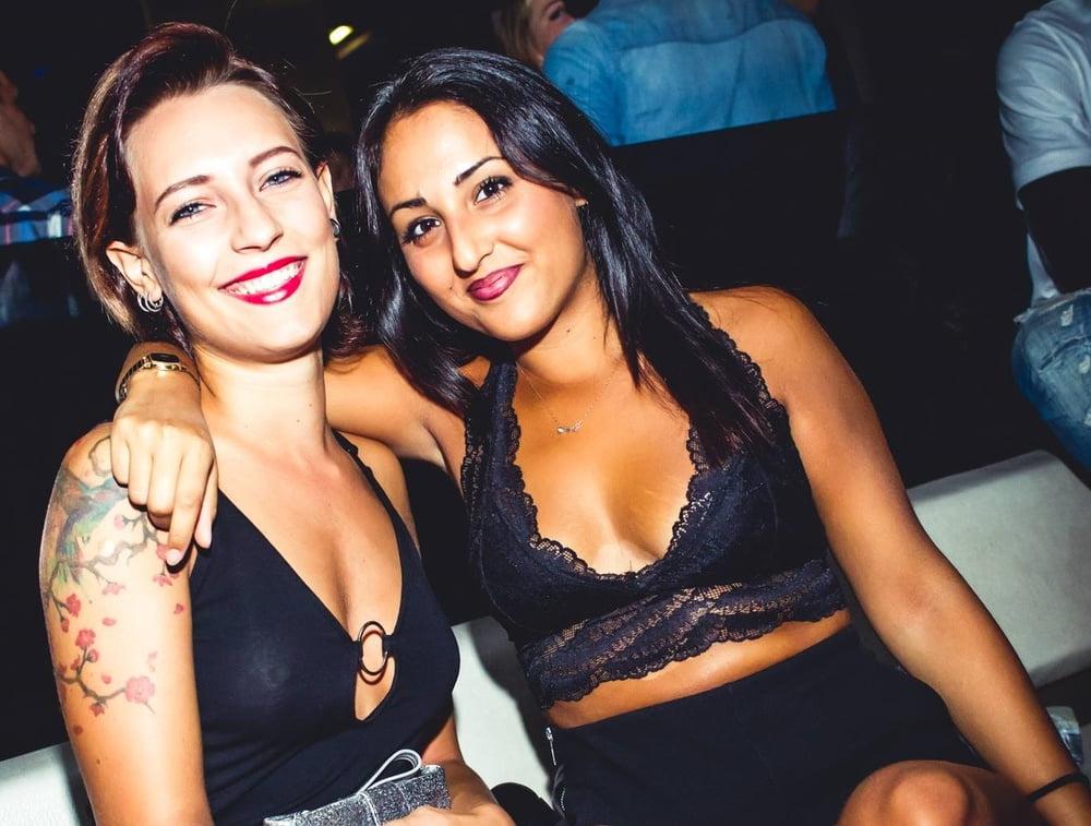 20P Girls partying in club - Paris #94