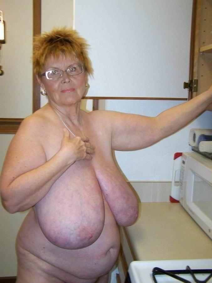 25P Older and hot 106 (Saggy tits)