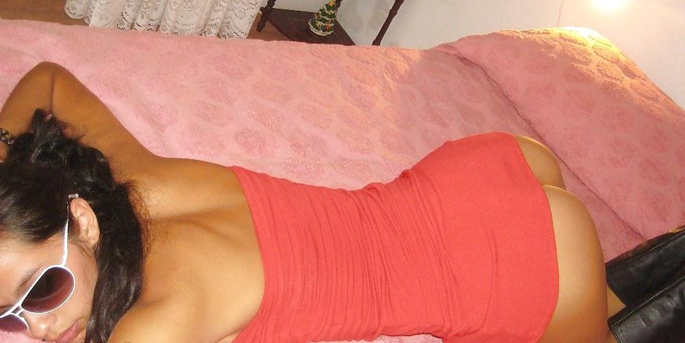 21P Latina flaunts her ass.