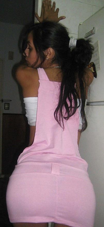 21P Latina flaunts her ass.