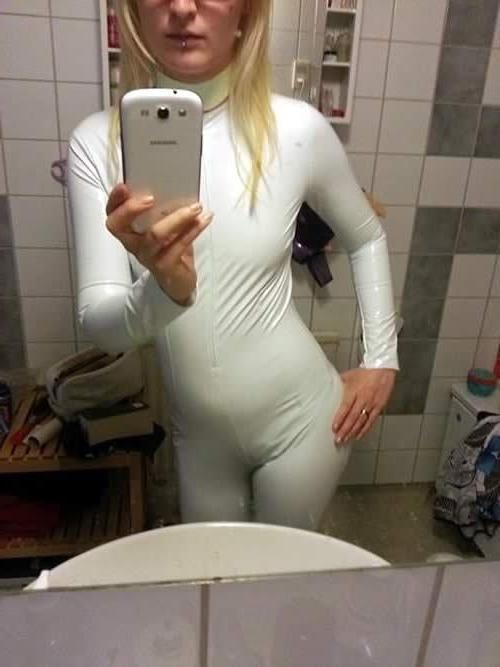 25P Latex amateur and selfie 108
