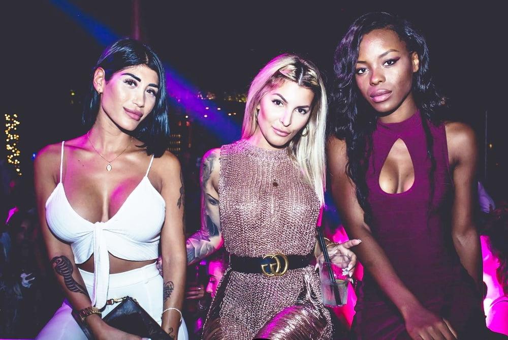 20P Girls partying in club - Paris #93