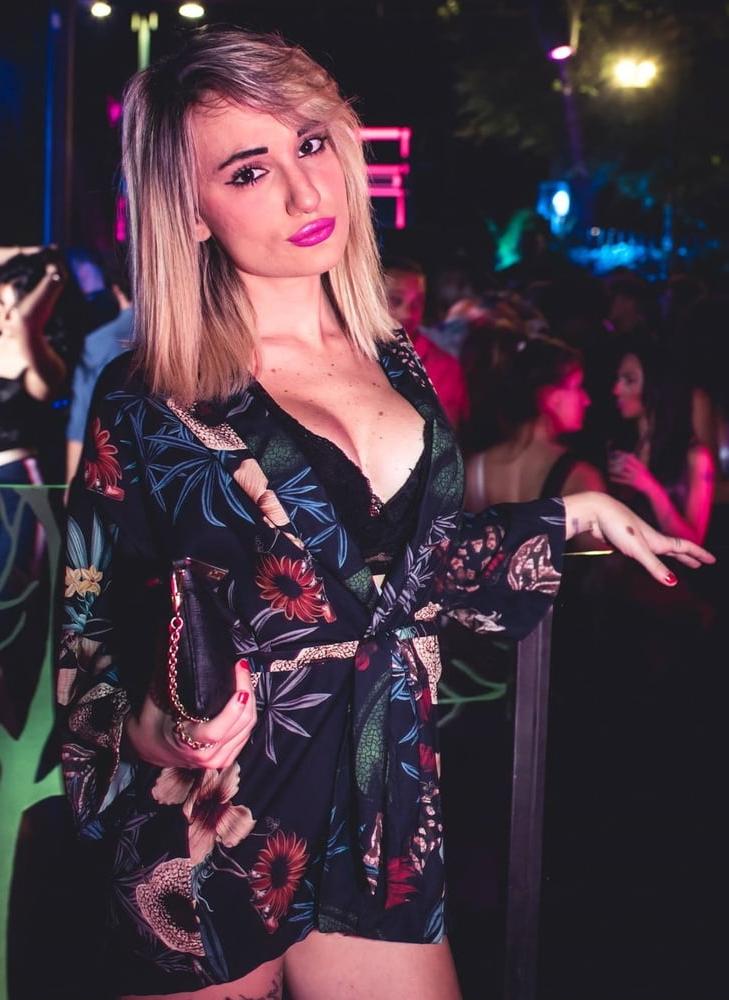 20P Girls partying in club - Paris #93