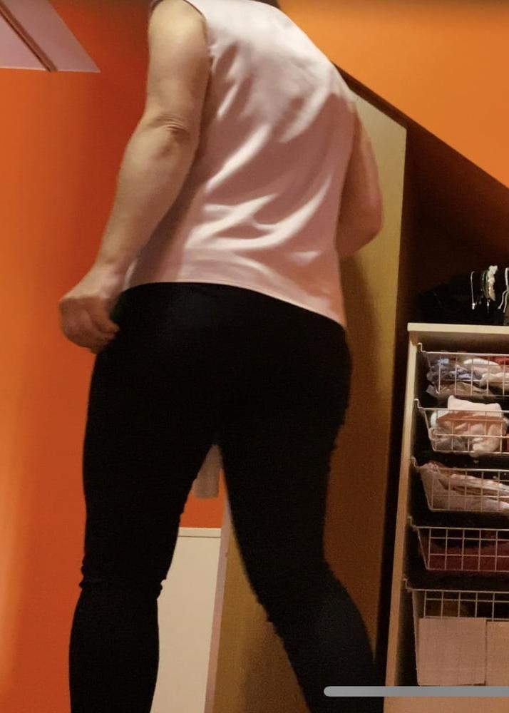 22P Mature wife spied in locker 7