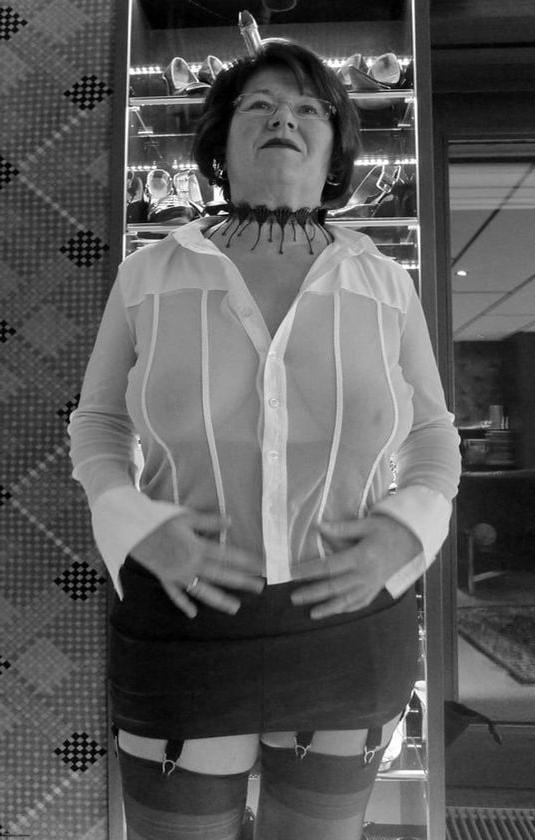 25P Black and White