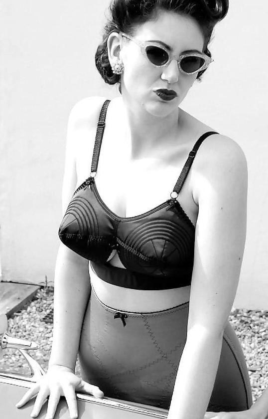 25P Black and White