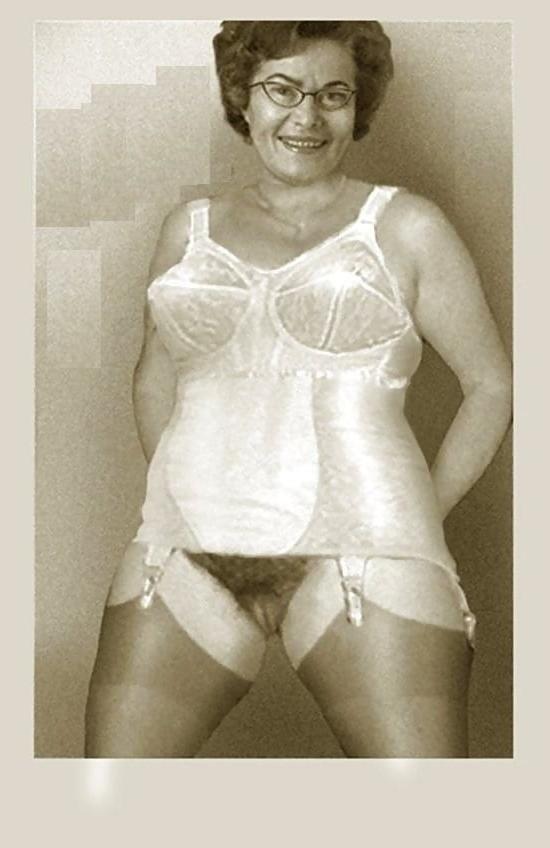 25P Black and White