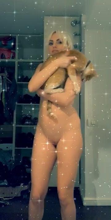 25P Alexandra Stan nude