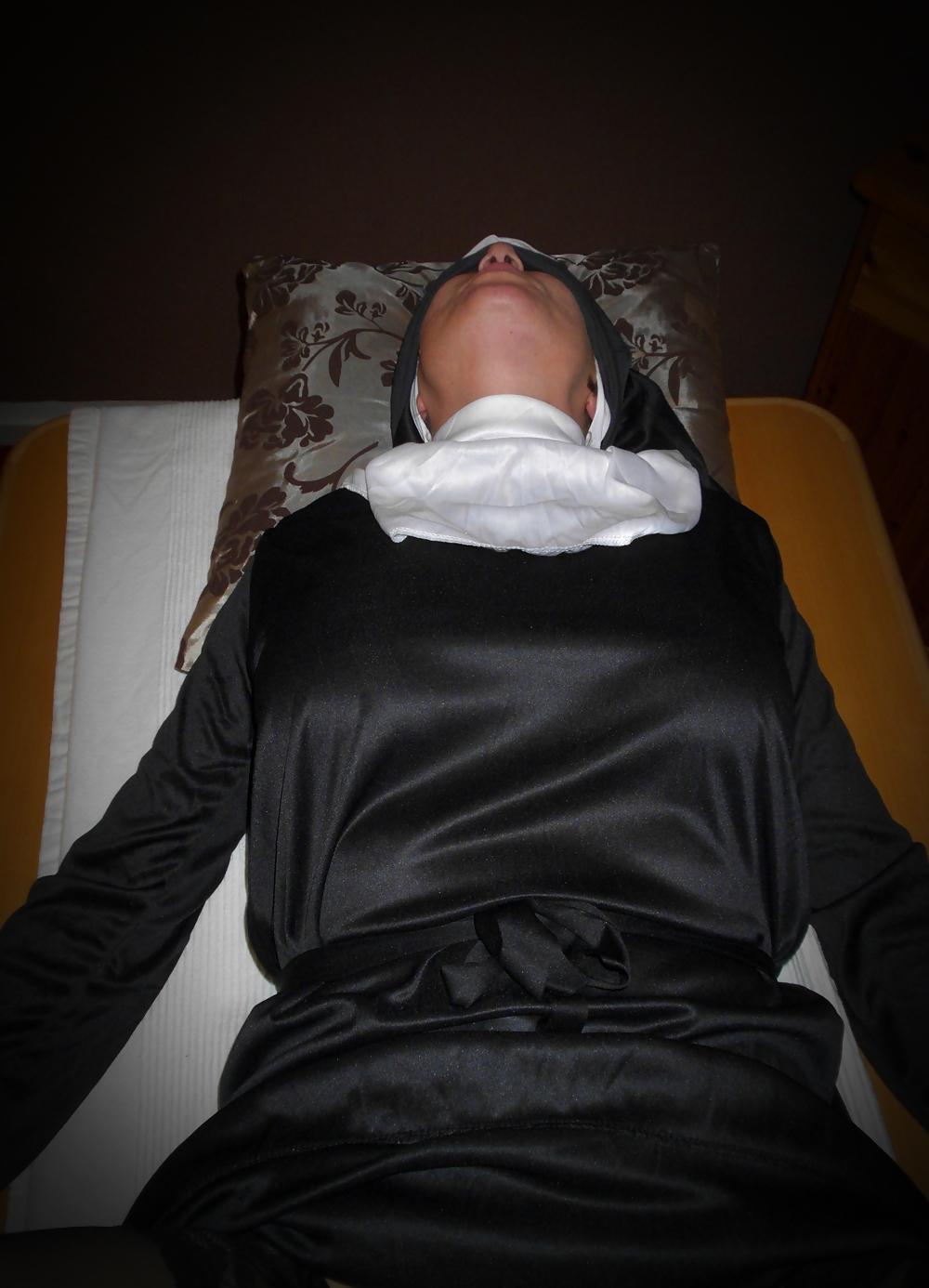12P Horny nun 1...geile Nonne 1