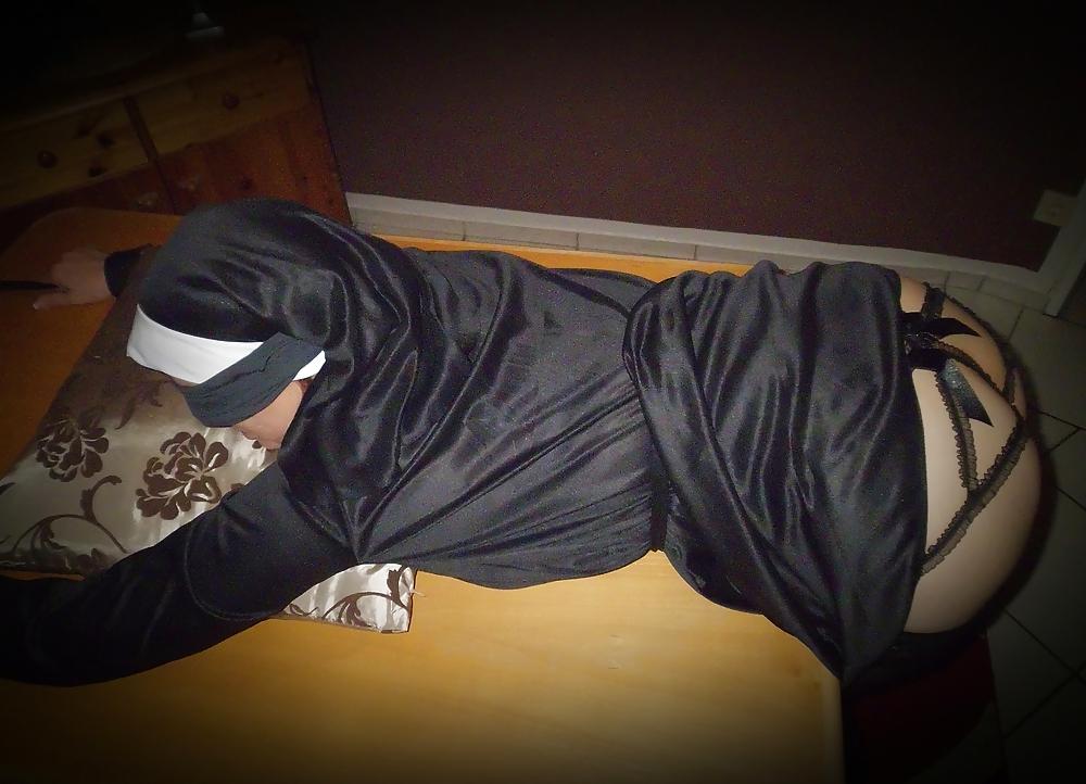 12P Horny nun 1...geile Nonne 1